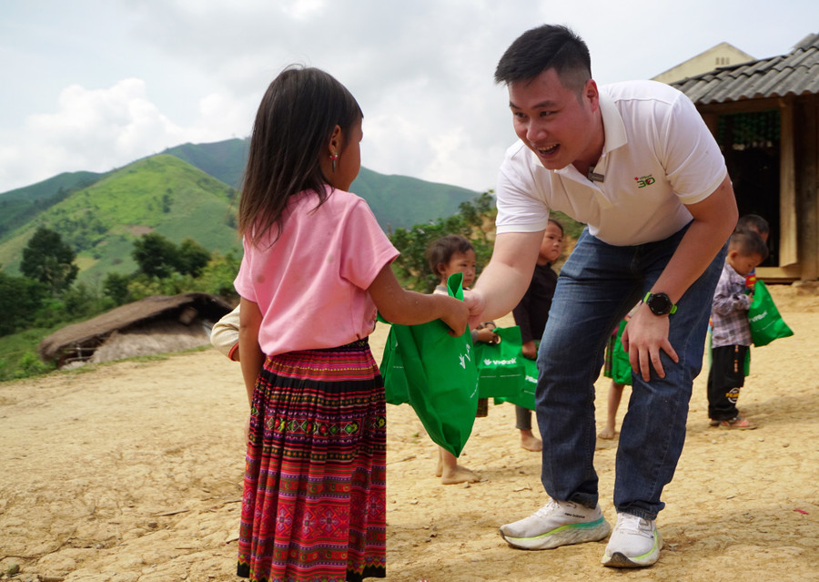 VPBank đã giúp nhiều điểm trường cải tạo, sửa sang, xây mới cơ sở vật chất và cải thiện bữa ăn cho các em học sinh VPBank đã giúp nhiều điểm trường cải tạo, sửa sang, xây mới cơ sở vật chất và cải thiện bữa ăn cho các em học sinh