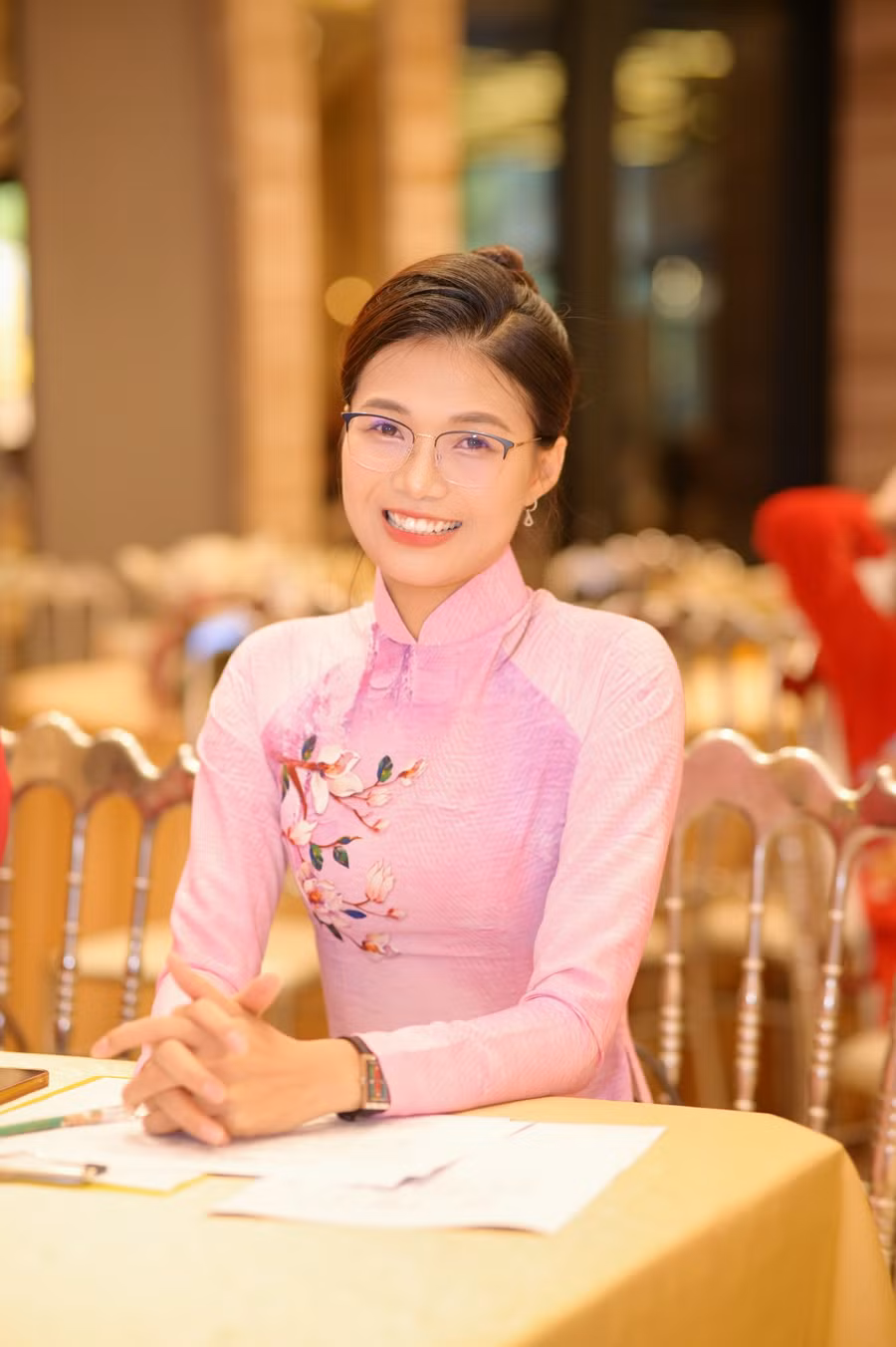 Bà Hoàng Thị Thu Hương - Nhà sáng lập và điều hành Trung tâm Ngoại ngữ Hương Hương Bà Hoàng Thị Thu Hương - Nhà sáng lập và điều hành Trung tâm Ngoại ngữ Hương Hương