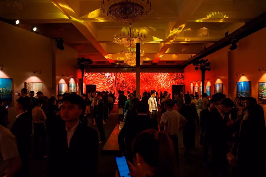 Tín đồ nghệ thuật chen chân thưởng thức triển lãm Glory to GLORY