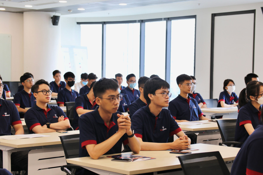 Học viên của chương trình sẽ được đào tạo miễn phí, đãi ngộ hấp dẫn cùng cơ hội tham gia vào dự án công nghệ tầm cỡ quốc tế. Học viên của chương trình sẽ được đào tạo miễn phí, đãi ngộ hấp dẫn cùng cơ hội tham gia vào dự án công nghệ tầm cỡ quốc tế.