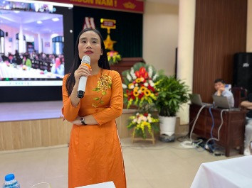 Cô giáo Nguyễn Thị Hương Thủy (Trường THPT Chu Văn An) Cô giáo Nguyễn Thị Hương Thủy (Trường THPT Chu Văn An)