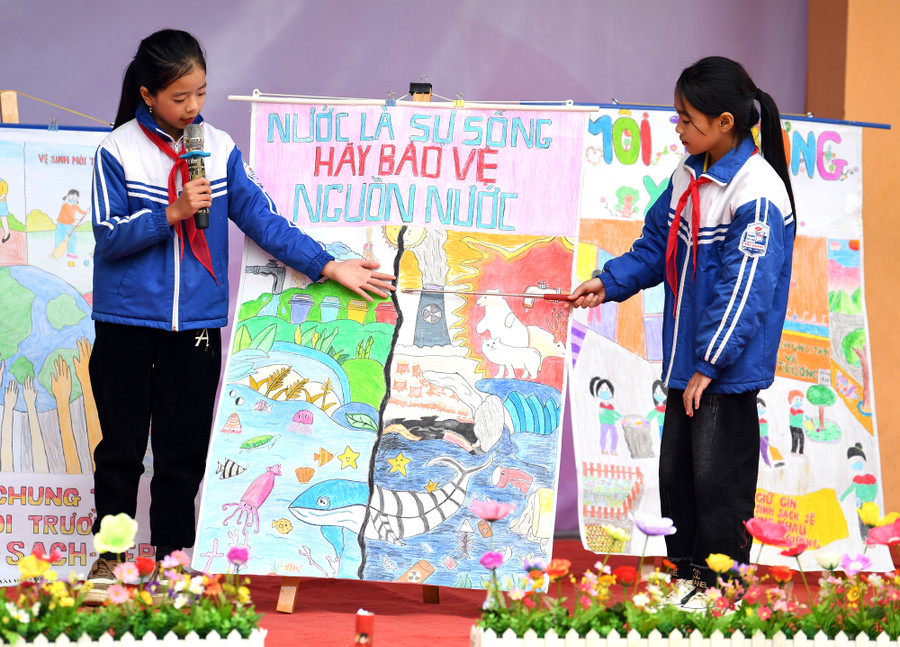 Học sinh tìm hiểu kiến thức và kỹ năng về nước sạch, vệ sinh học đường, sức khỏe học đường Học sinh tìm hiểu kiến thức và kỹ năng về nước sạch, vệ sinh học đường, sức khỏe học đường