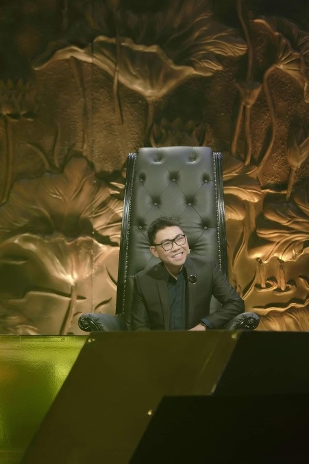 Hình ảnh thầy giáo Lê Quang Vinh trong chương trình “Khoảnh khắc cuộc đời” – Đài truyền hình TP HCM.