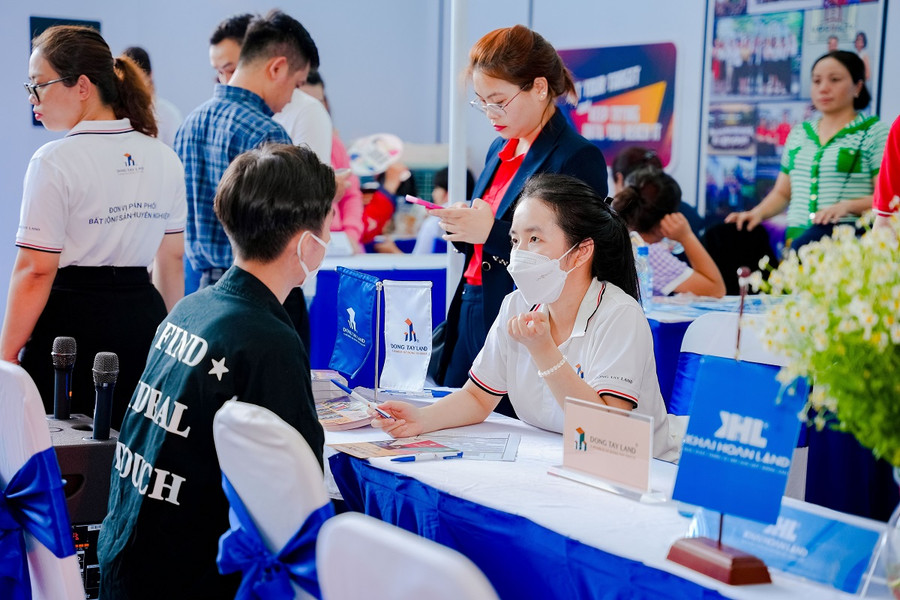 Được tư vấn, kết nối với các các doanh nghiệp, nhiều bạn trẻ đã ứng tuyển gia nhập ngành ngay trong sự kiện. Được tư vấn, kết nối với các các doanh nghiệp, nhiều bạn trẻ đã ứng tuyển gia nhập ngành ngay trong sự kiện.