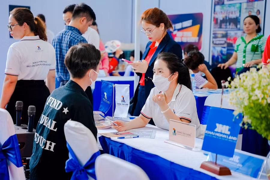 Được tư vấn, kết nối với các các doanh nghiệp, nhiều bạn trẻ đã ứng tuyển gia nhập ngành ngay trong sự kiện.