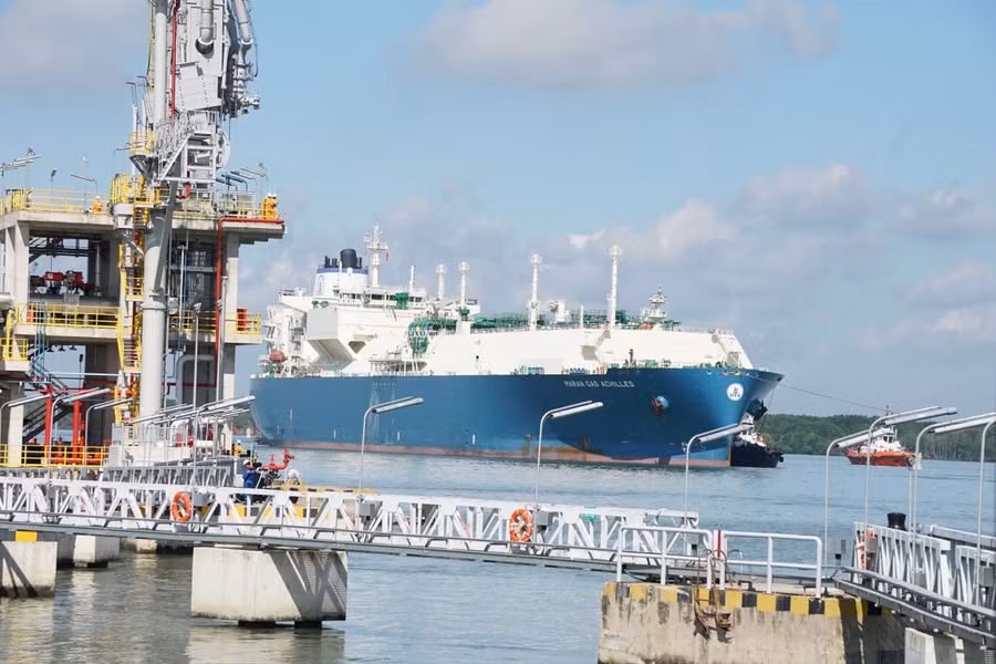 PV GAS đã phối hợp chặt chẽ với các bên liên quan để tiếp nhận thành công chuyến tàu LNG đầu tiên đến Việt Nam