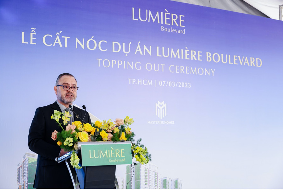 Ông Mahdi Samhouri, Phó Giám đốc Khối Phát triển dự án kiêm Phó Giám đốc Khối Thiết kế, Masterise Homes phát biểu tại sự kiện. Ảnh: Masterise Homes