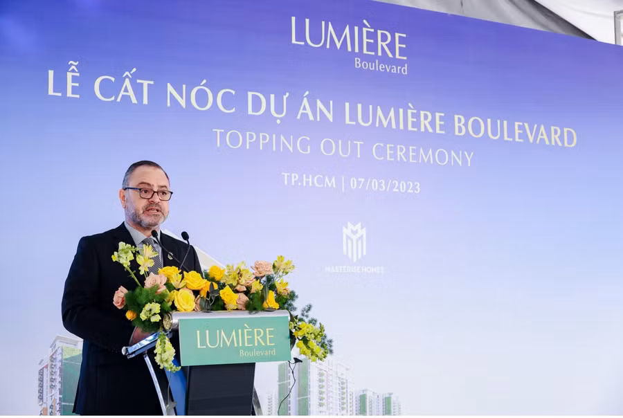 Ông Mahdi Samhouri, Phó Giám đốc Khối Phát triển dự án kiêm Phó Giám đốc Khối Thiết kế, Masterise Homes phát biểu tại sự kiện. Ảnh: Masterise Homes