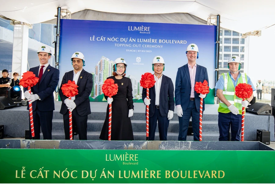 Masterise Homes chính thức cất nóc LUMIÈRE Boulevard 