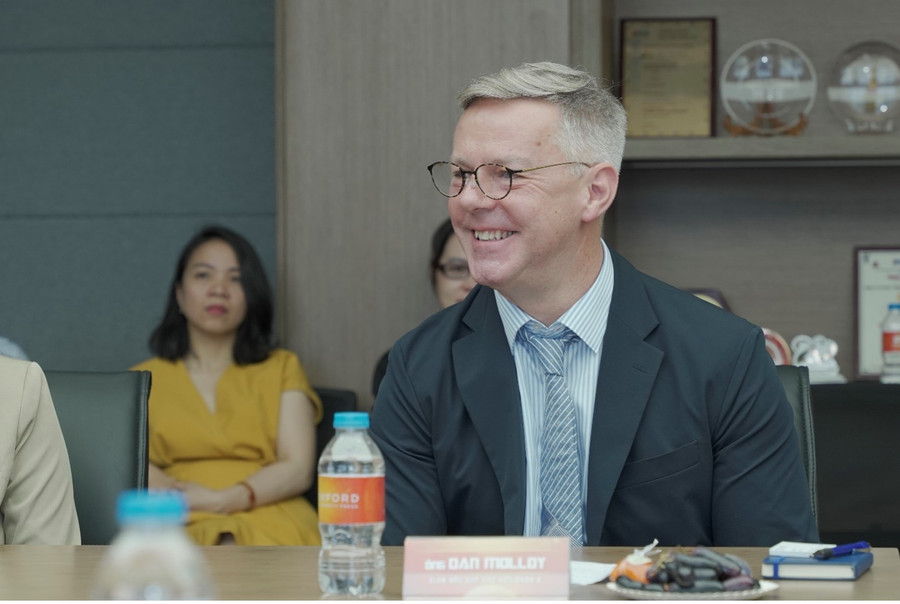 Ông Dan Molloy, Giám đốc OUP Khu vực châu Á. Ông Dan Molloy, Giám đốc OUP Khu vực châu Á.