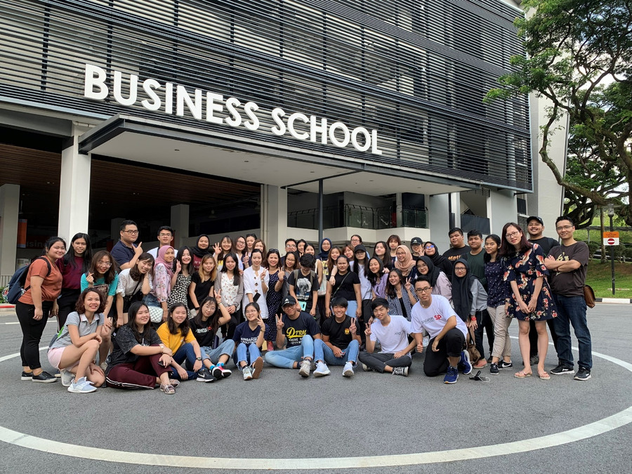 Sinh viên trường Đại học Thương mại cùng ICAEW tham gia hoạt động giao lưu tại Singapore. Sinh viên trường Đại học Thương mại cùng ICAEW tham gia hoạt động giao lưu tại Singapore.