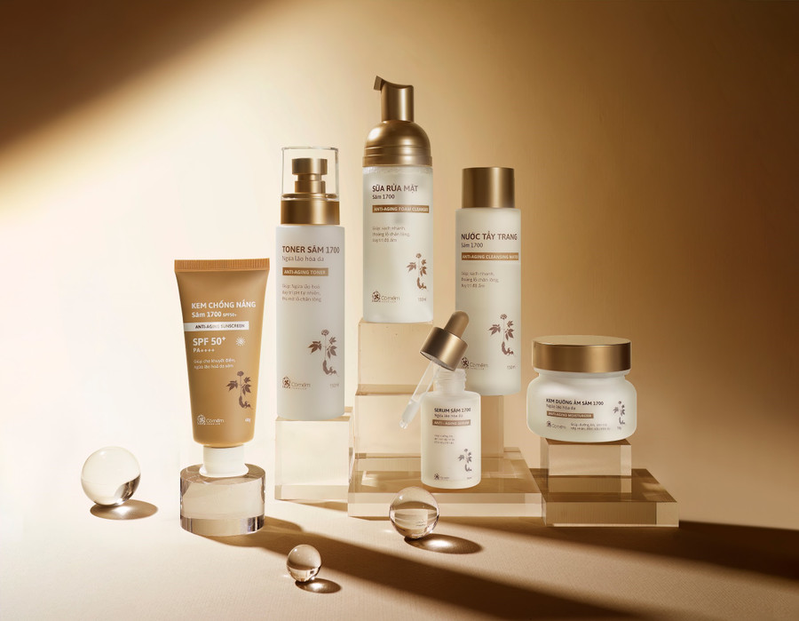 Bộ sản phẩm chăm sóc da ứng dụng chiết xuất sâm Lai Châu của Cỏ Mềm. Bộ sản phẩm chăm sóc da ứng dụng chiết xuất sâm Lai Châu của Cỏ Mềm.