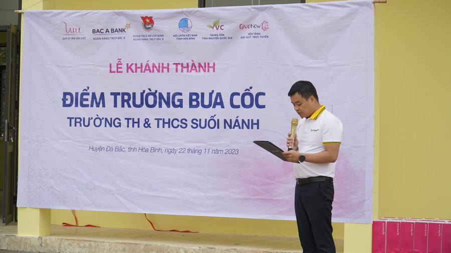 Ông Đoàn Văn Tuấn đại diện cho VSF và Đoàn Thanh niên BAC A BANK phát biểu tại lễ khánh thành. Ông Đoàn Văn Tuấn đại diện cho VSF và Đoàn Thanh niên BAC A BANK phát biểu tại lễ khánh thành.