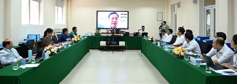 Quang cảnh buổi làm việc.