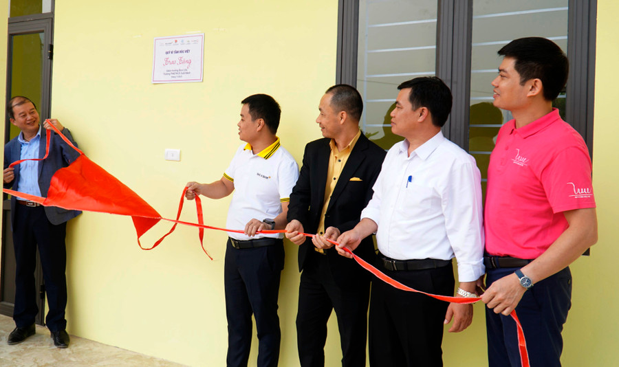 Điểm trường mới mang đến điều kiện học tập tốt hơn cho các em học sinh xóm Bưa Cốc Điểm trường mới mang đến điều kiện học tập tốt hơn cho các em học sinh xóm Bưa Cốc