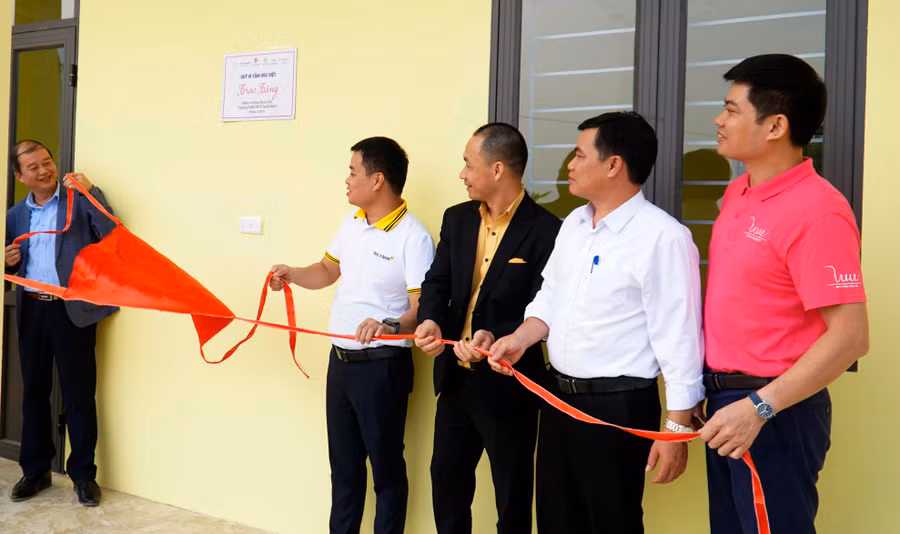 Điểm trường mới mang đến điều kiện học tập tốt hơn cho các em học sinh xóm Bưa Cốc