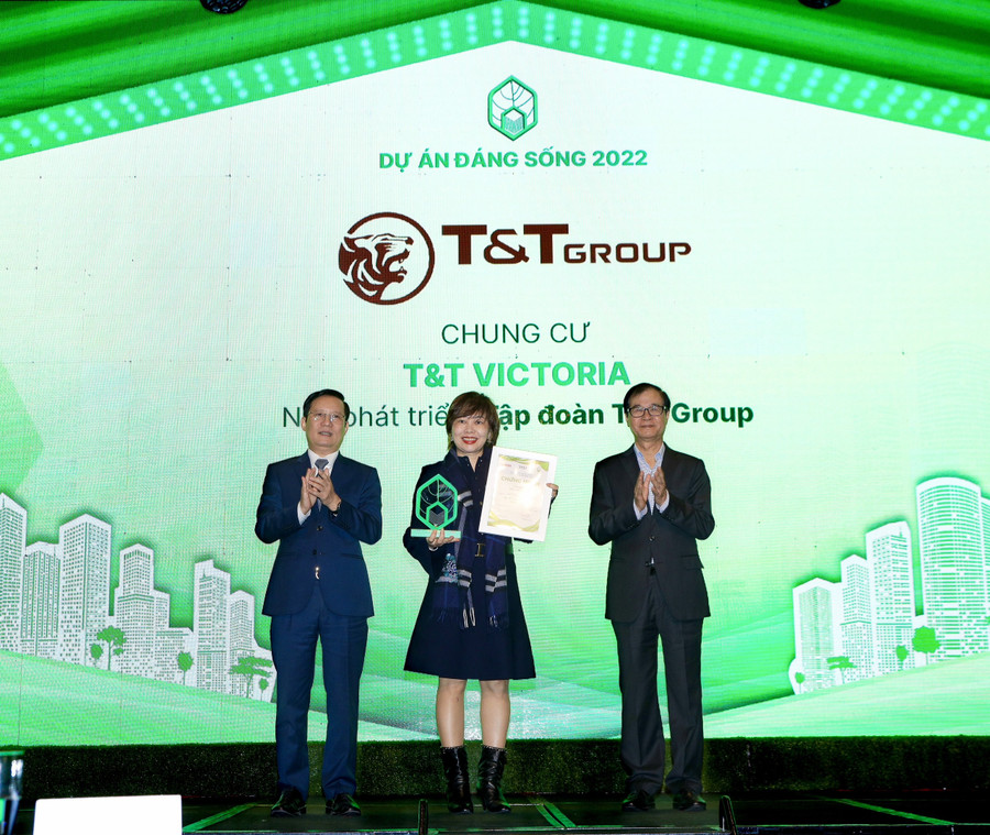 Bà Bùi Thị Minh Tâm - Tổng Giám đốc T&T Homes nhận Giải thưởng “Dự án đáng sống năm 2022”. Bà Bùi Thị Minh Tâm - Tổng Giám đốc T&T Homes nhận Giải thưởng “Dự án đáng sống năm 2022”.