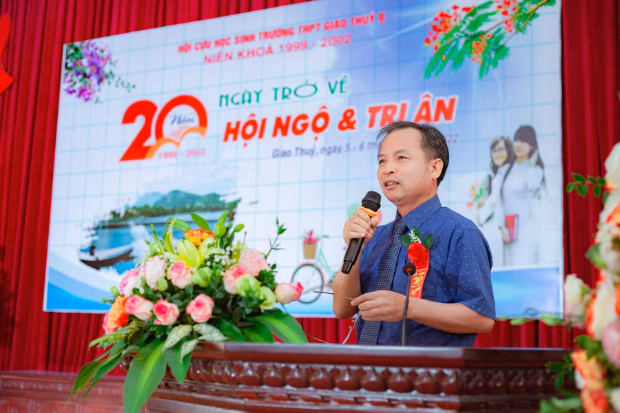 Nhà giáo Lưu Thanh Thích, Bí thư Chi bộ, Hiệu trưởng Nhà trường