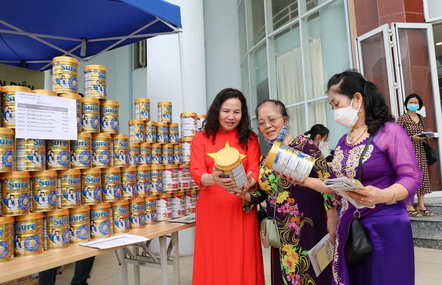 Vinamilk Sure Prevent Gold mang đến các giải pháp dinh dưỡng toàn diện cho người cao tuổi.