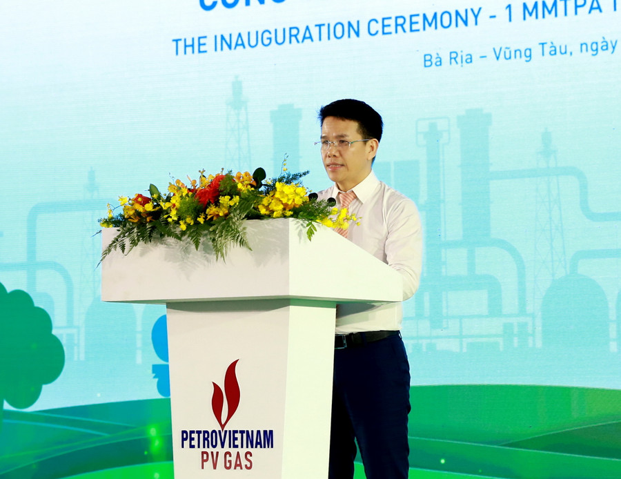 Tổng Giám đốc PV GAS Phạm Văn Phong chia sẻ về quá trình xây dựng kho và những nỗ lực của tập thể PV GAS. Tổng Giám đốc PV GAS Phạm Văn Phong chia sẻ về quá trình xây dựng kho và những nỗ lực của tập thể PV GAS.