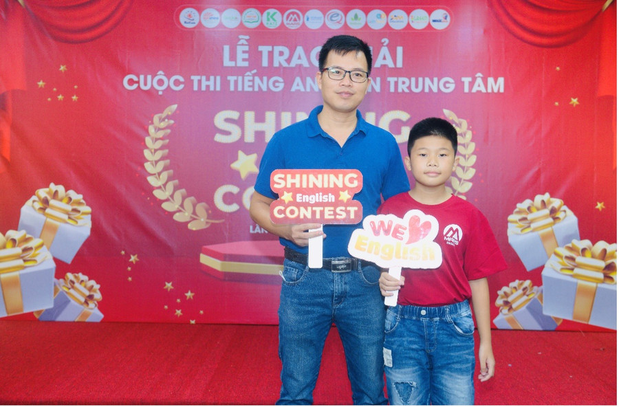 Phụ huynh và học sinh tham gia Shining English 2022.