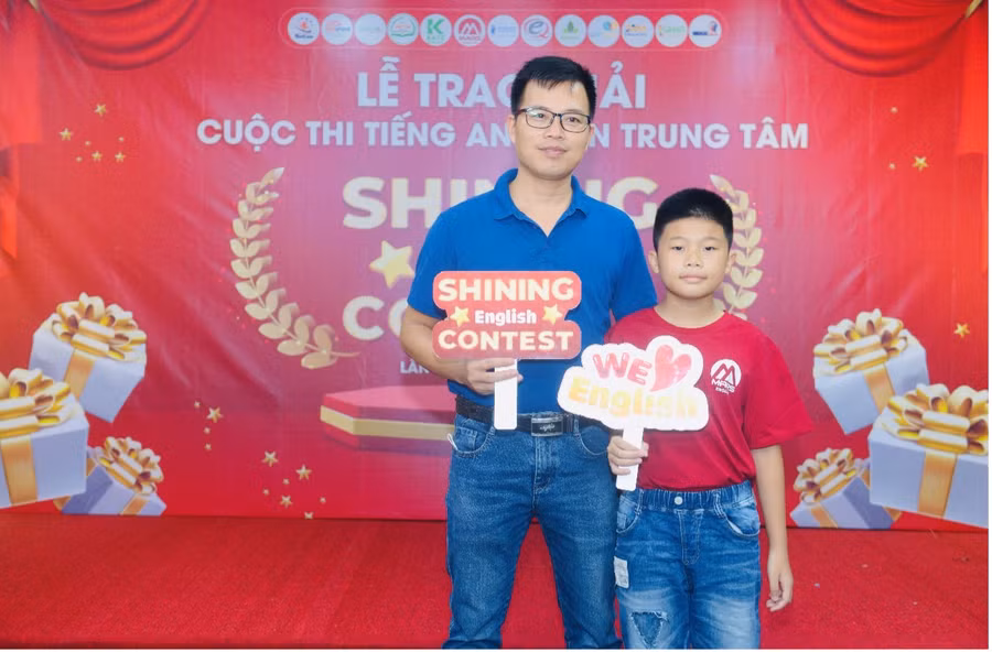 Phụ huynh và học sinh tham gia Shining English 2022.