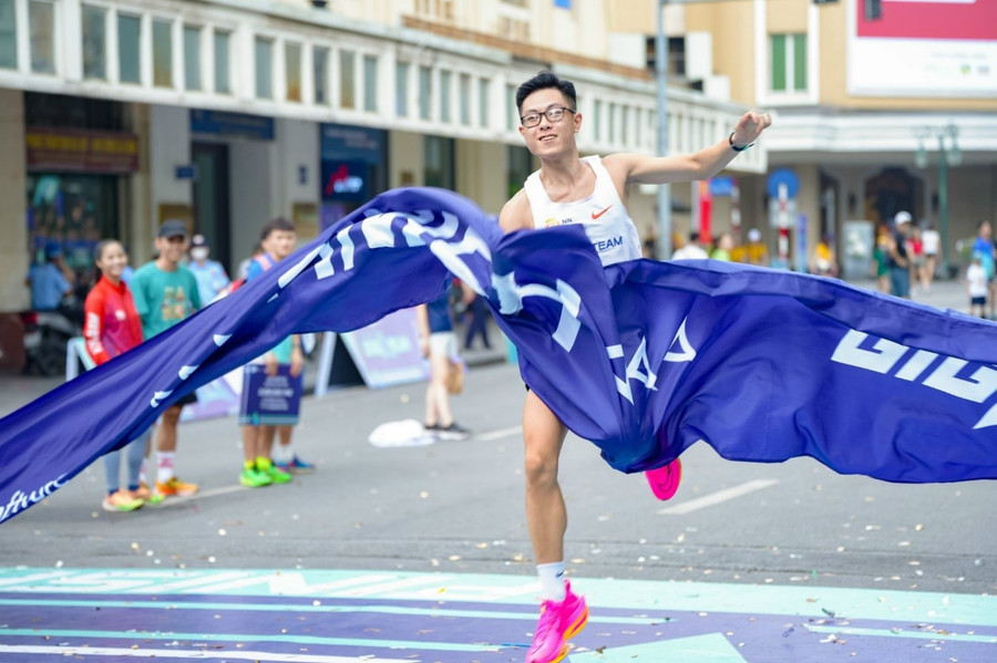 VĐV phong trào Đào Bá Thành đặt mục tiêu hoàn thành cự ly 42km dưới 3 giờ (FM Sub3) VĐV phong trào Đào Bá Thành đặt mục tiêu hoàn thành cự ly 42km dưới 3 giờ (FM Sub3)