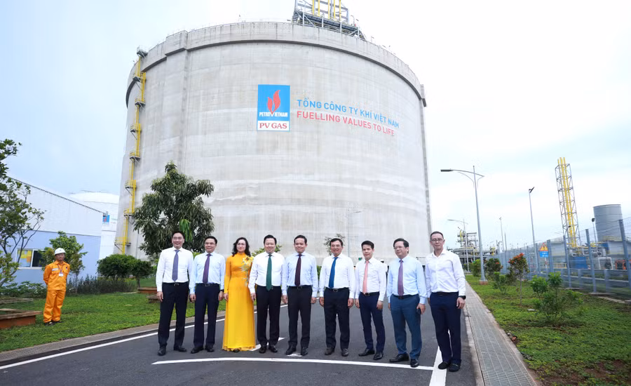 Đoàn đại biểu tham quan Kho LNG 1MMTPA Thị Vải.