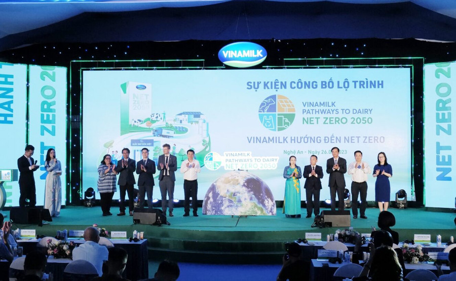 Sự kiện công bố lộ trình hướng đến Net Zero của Vinamilk vào tháng 5/2023. Sự kiện công bố lộ trình hướng đến Net Zero của Vinamilk vào tháng 5/2023.