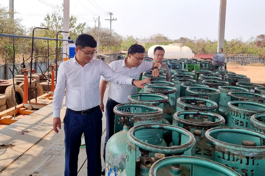 Đoàn công tác PV GAS tham quan Trạm chiết nạp LPG của Công ty Sunbin Gas Đoàn công tác PV GAS tham quan Trạm chiết nạp LPG của Công ty Sunbin Gas