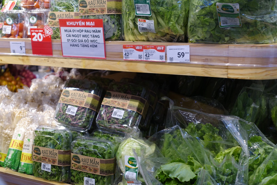 WinEco tặng quà nhân dịp khai trương.