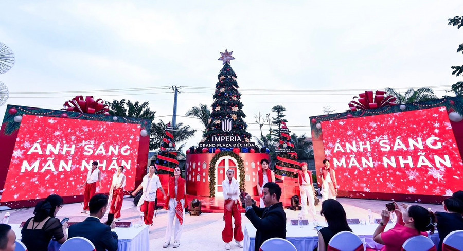 Những tiết mục ca nhạc giải trí diễn ra sôi động suốt chương trình Những tiết mục ca nhạc giải trí diễn ra sôi động suốt chương trình