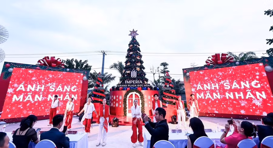 Những tiết mục ca nhạc giải trí diễn ra sôi động suốt chương trình