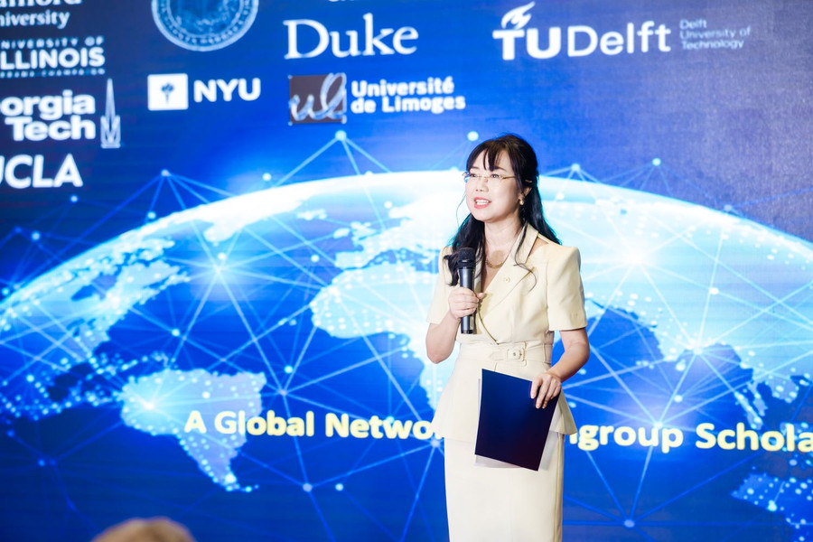 TS. Lê Mai Lan - Phó Chủ tịch Vingroup, Chủ tịch Hội đồng Trường Đại học VinUni phát biểu tại Lễ trao học bổng. TS. Lê Mai Lan - Phó Chủ tịch Vingroup, Chủ tịch Hội đồng Trường Đại học VinUni phát biểu tại Lễ trao học bổng.