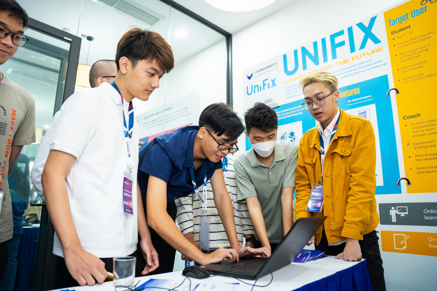 Trung tâm khởi nghiệp (E-Lab) của VinUni là nơi ươm mầm những nhân tài xuất sắc, cùng khát khao khởi nghiệp và đổi mới sáng tạo Trung tâm khởi nghiệp (E-Lab) của VinUni là nơi ươm mầm những nhân tài xuất sắc, cùng khát khao khởi nghiệp và đổi mới sáng tạo