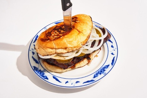 Charsiu McRib – Một trong những món nổi tiếng nhất tại nhà hàng Bonnie’s cũng sử dụng gia vị bột ngọt. Charsiu McRib – Một trong những món nổi tiếng nhất tại nhà hàng Bonnie’s cũng sử dụng gia vị bột ngọt.