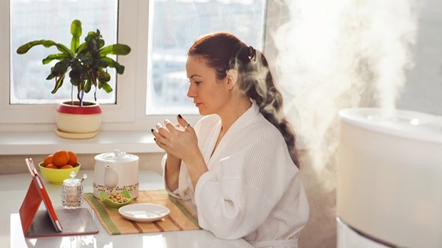 Sử dụng máy tạo độ ẩm để làm dịu niêm mạc hầu họng Sử dụng máy tạo độ ẩm để làm dịu niêm mạc hầu họng