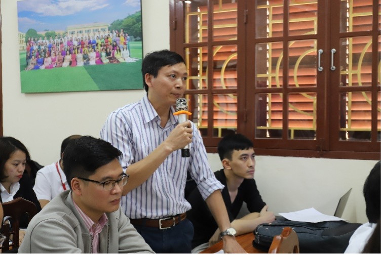 Thầy Nguyễn Như Tùng chia sẻ tại buổi dạy mẫu. Thầy Nguyễn Như Tùng chia sẻ tại buổi dạy mẫu.