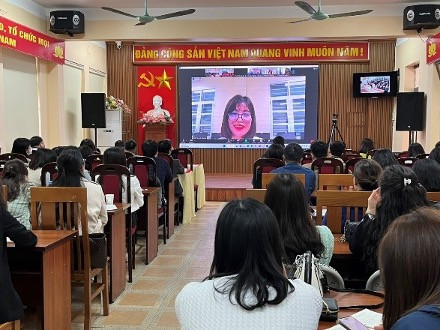 Thảo luận trực tuyến tại buổi sinh hoạt chuyên môn theo chủ đề “Đánh giá năng lực phát triển của học sinh trong bài dạy” tại trường THPT Bắc Thăng Long, Hà Nội. Thảo luận trực tuyến tại buổi sinh hoạt chuyên môn theo chủ đề “Đánh giá năng lực phát triển của học sinh trong bài dạy” tại trường THPT Bắc Thăng Long, Hà Nội.