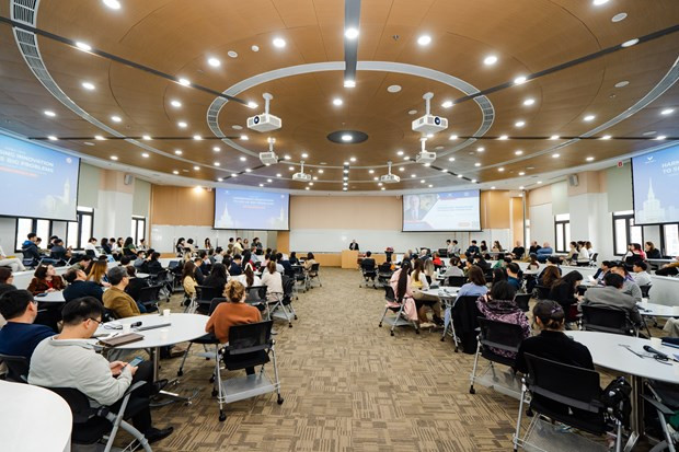 Bài giảng đại chúng đã thu hút sự tham gia của đông đảo các chuyên gia giáo dục và các sinh viên. (Ảnh: VinUni) Bài giảng đại chúng đã thu hút sự tham gia của đông đảo các chuyên gia giáo dục và các sinh viên. (Ảnh: VinUni)