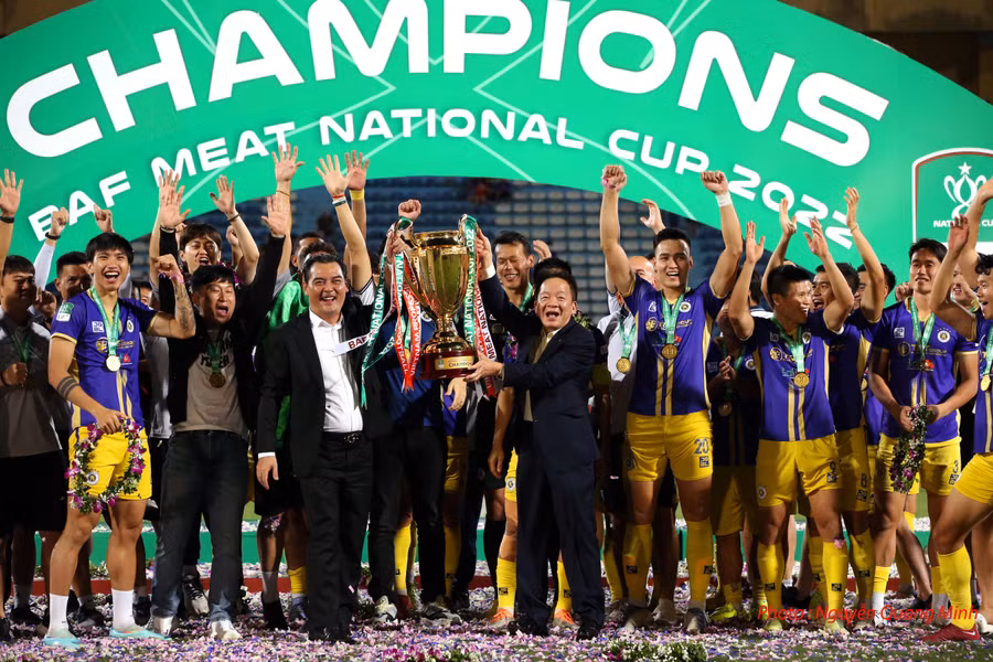 CLB Bóng đá Hà Nội luôn đóng góp cho các đội tuyển quốc gia Việt Nam nhiều cầu thủ trụ cột, góp phần gặt hái vinh quang cho bóng đá nước nhà.