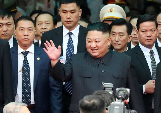 Ảnh Chủ tịch Kim Jong-un vẫy chào người dân tại Đồng Đăng trên báo quốc tế - 4 Ảnh Chủ tịch Kim Jong-un vẫy chào người dân tại Đồng Đăng trên báo quốc tế - 4
