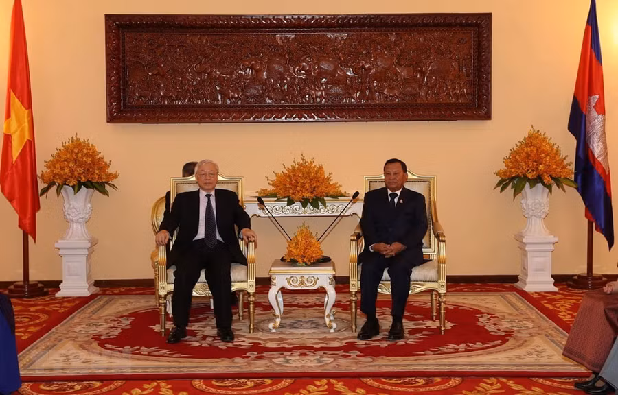 Tổng Bí thư, Chủ tịch nước Nguyễn Phú Trọng hội kiến với Chủ tịch Thượng viện Campuchia Samdech Say Chhum. Ảnh: TTXVN