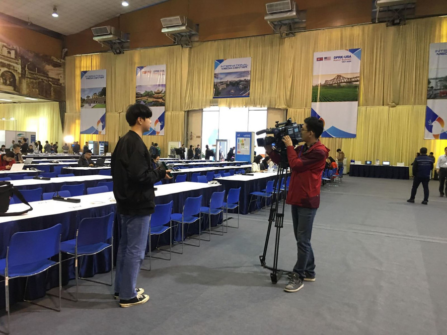 Không khí Trung tâm Báo chí quốc tế ngày đầu tiên làm việc ảnh 6 Chú thích ảnh