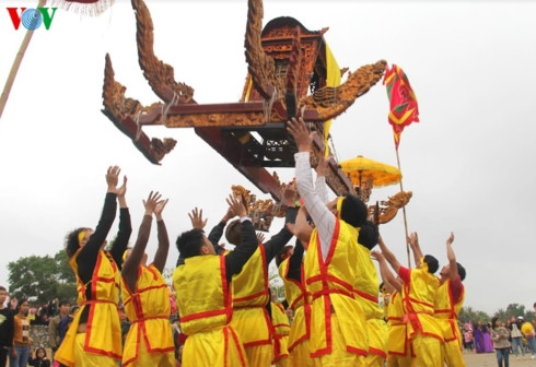 đặc sắc màn rước "kiệu bay" trong ngày khai hội tại xứ nghệ hình 1 dac sac man ruoc "kieu bay" trong ngay khai hoi tai xu nghe hinh 1