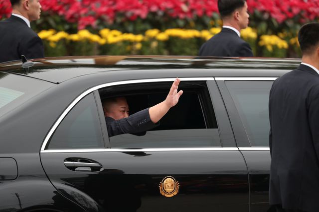 Ảnh Chủ tịch Kim Jong-un vẫy chào người dân tại Đồng Đăng trên báo quốc tế - 9 Ảnh Chủ tịch Kim Jong-un vẫy chào người dân tại Đồng Đăng trên báo quốc tế - 9