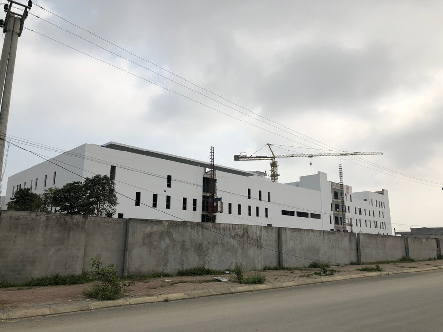 Nhưng mặt sau vẫn đang thi công