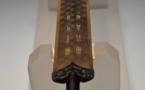 kiem-bau-van-sang-bong-sau-2700-nam-cua-viet-vuong-cau-tien