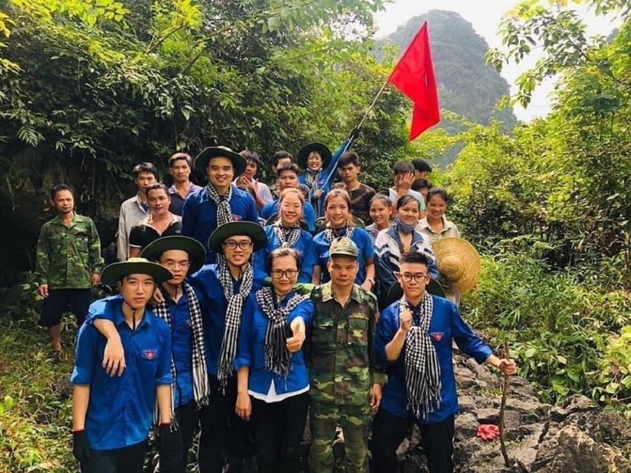 Phát huy vai trò xung kích, tình nguyện, sáng tạo của đoàn viên, sinh viên trong xây dựng và bảo vệ Tổ quốc Phát huy vai trò xung kích, tình nguyện, sáng tạo của đoàn viên, sinh viên trong xây dựng và bảo vệ Tổ quốc