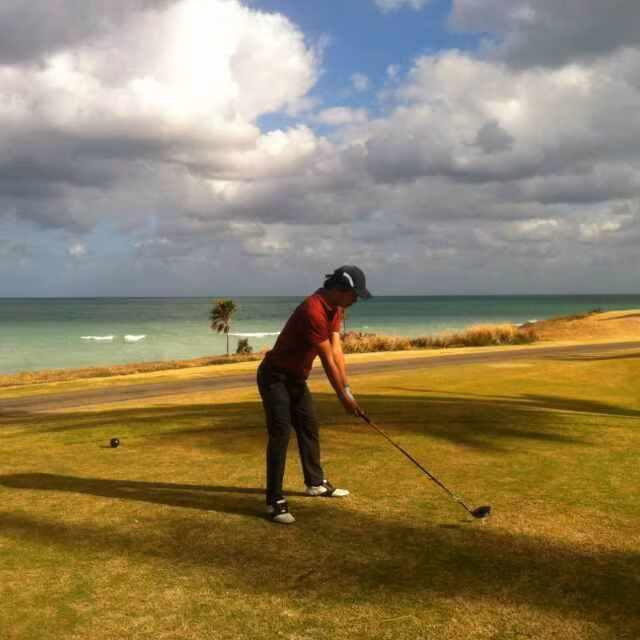 Hôn phu của Á hậu Thanh Tú: Cuộc đời từ chàng trai bán kem đến đại gia giàu lừng lẫy-17